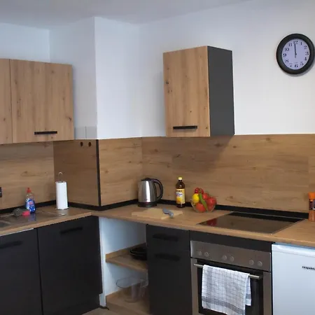 Modernes Studio: Balkon & Office Oase Apartment *