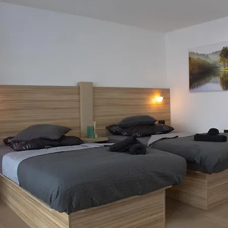 Modernes Studio: Balkon & Office Oase Apartment Gaertringen