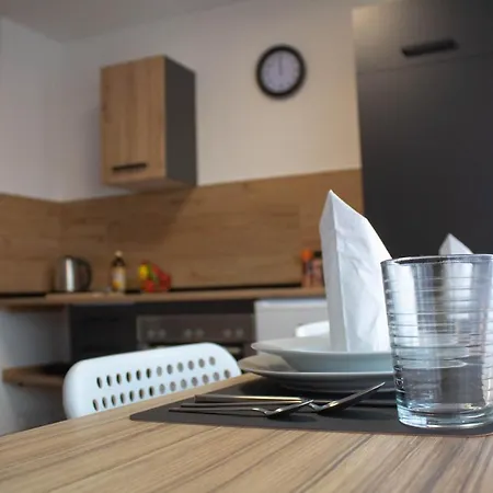 Modernes Mit Grossem Balkon, Vollausgestatteter Kueche Und Idealem Arbeitsplatz Fuer Office * Gärtringen