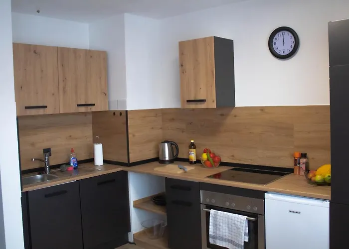 Modernes Mit Grossem Balkon, Vollausgestatteter Kueche Und Idealem Arbeitsplatz Fuer Office شقة *