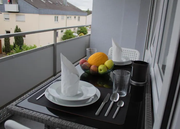 شقة Modernes Mit Grossem Balkon, Vollausgestatteter Kueche Und Idealem Arbeitsplatz Fuer Office غارتنغن