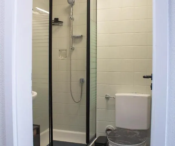 Modernes Mit Grossem Balkon, Vollausgestatteter Kueche Und Idealem Arbeitsplatz Fuer Office شقة غارتنغن