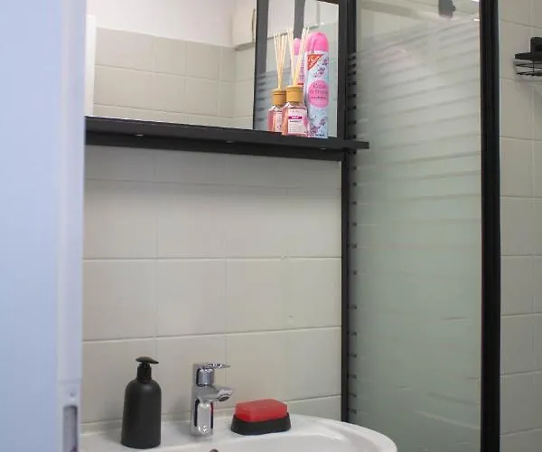 Modernes Mit Grossem Balkon, Vollausgestatteter Kueche Und Idealem Arbeitsplatz Fuer Office غارتنغن