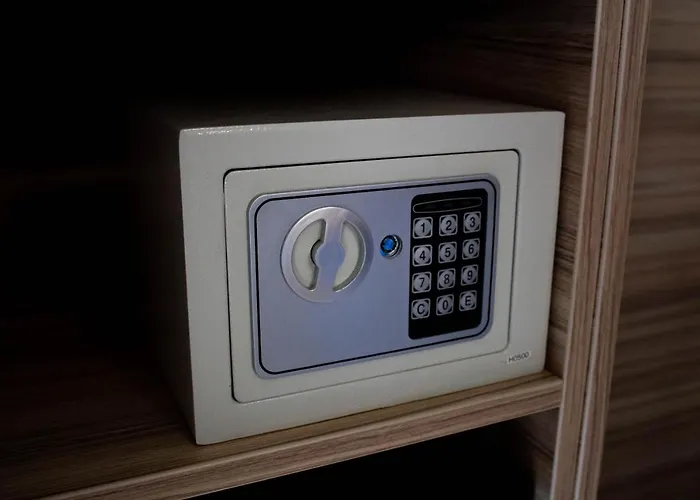 شقة Modernes Mit Grossem Balkon, Vollausgestatteter Kueche Und Idealem Arbeitsplatz Fuer Office